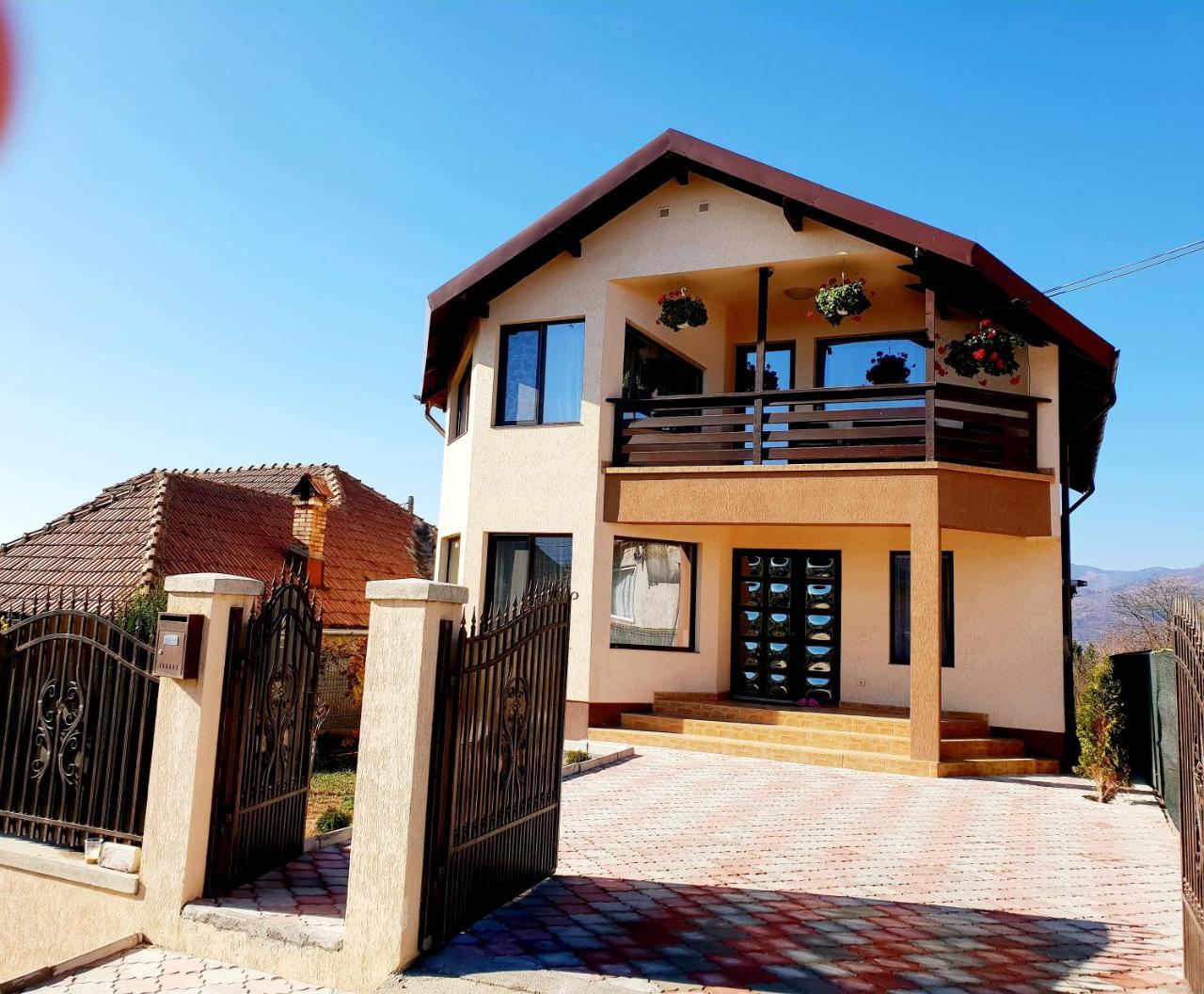 Casa David Comarnic Villa Exterior photo